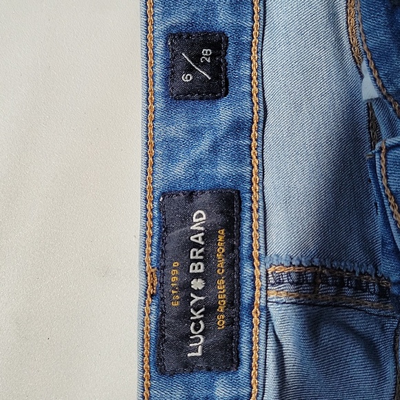 Lucky Brand Distressed Ava Crop Light Wash Size 6/28 - Picture 11 of 14